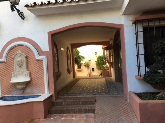 Large And Elegant In Puerto Banus With Pools And Paddle Apartment Marbella Exterior photo