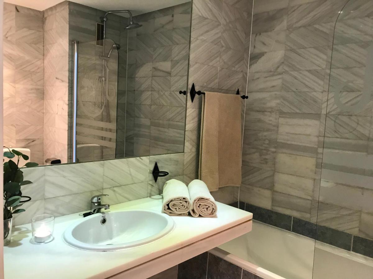 Large And Elegant In Puerto Banus With Pools And Paddle Apartment Marbella Exterior photo