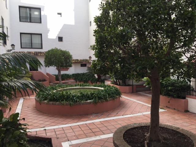 Large And Elegant In Puerto Banus With Pools And Paddle Apartment Marbella Exterior photo